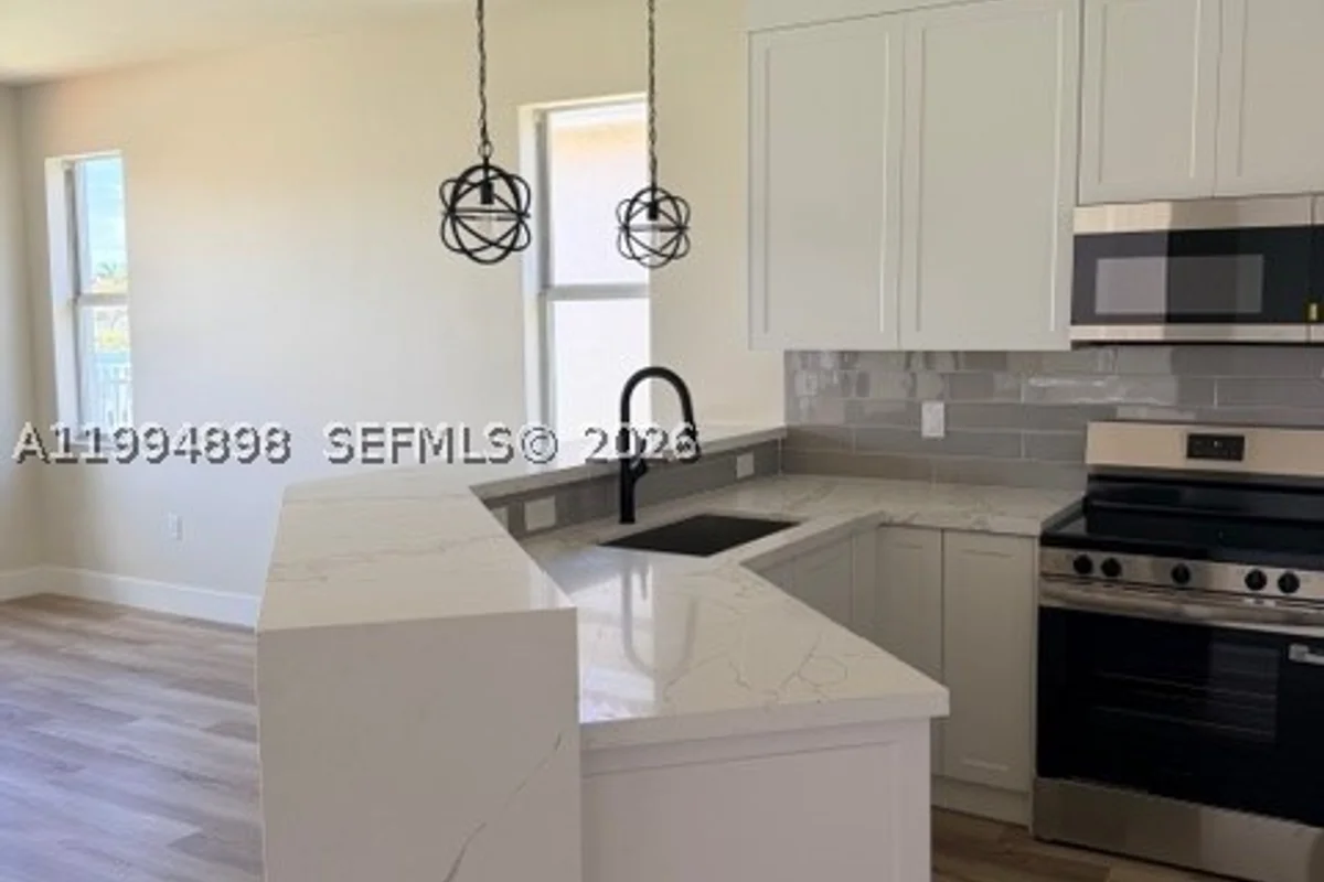 3711 NE 23rd Ct, Homestead: photo 1 of 25