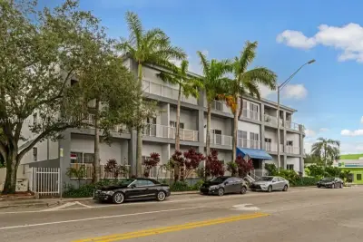 2734 Bird Ave #310, Miami: photo 1 of 12
