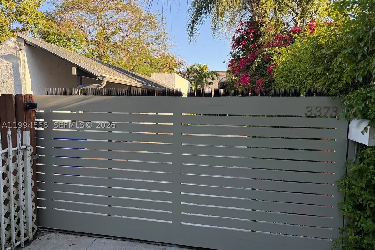3373 SW 29th Ter, Miami: photo 1 of 26