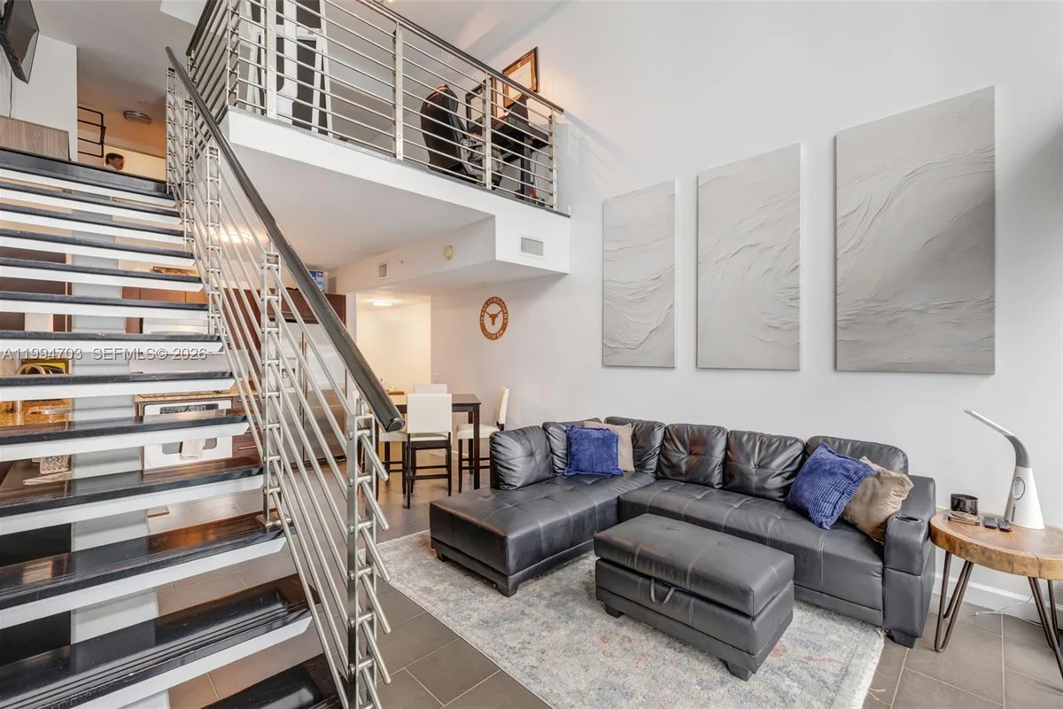 41 SE 5th St #1306, Miami: photo 1 of 35