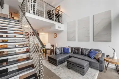 41 SE 5th St #1306, Miami: photo 1 of 35