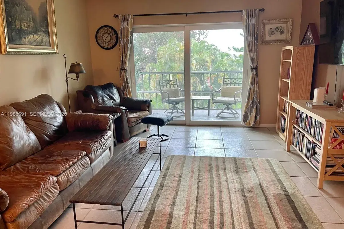 1000 Hillcrest Ct #308, Hollywood: photo 1 of 28