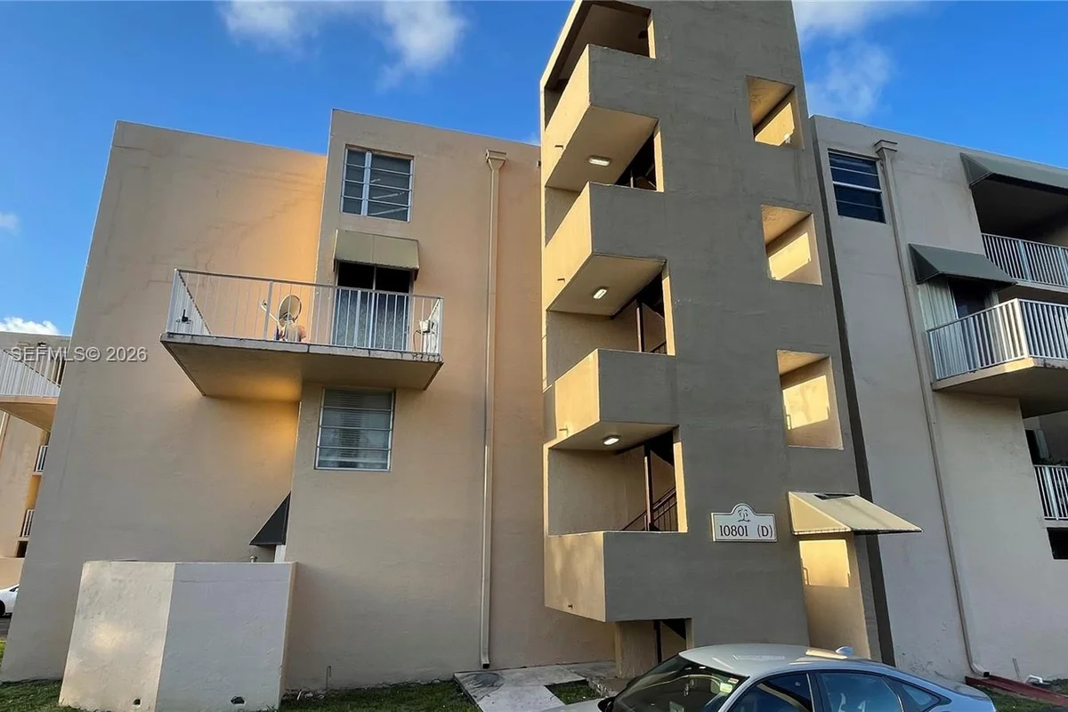 10801 SW 109th Ct #D108, Miami: photo 1 of 18