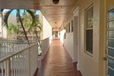 Condo in Lauderdale Lakes: photo 1 of 33