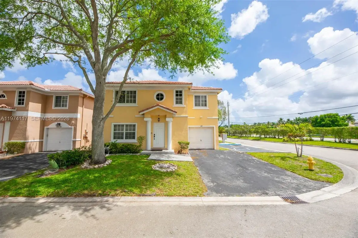 10 NW 110th Ave, Plantation: photo 1 of 50