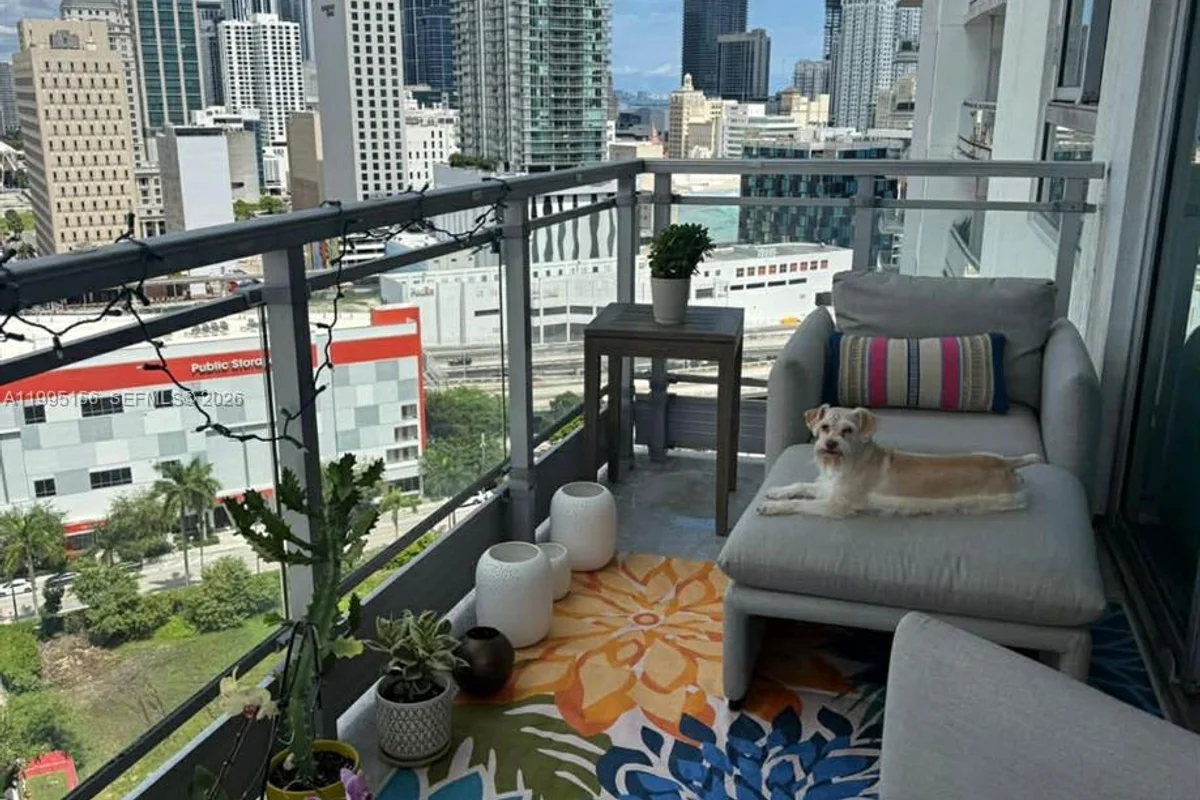 90 SW 3rd St #2112, Miami: photo 1 of 40