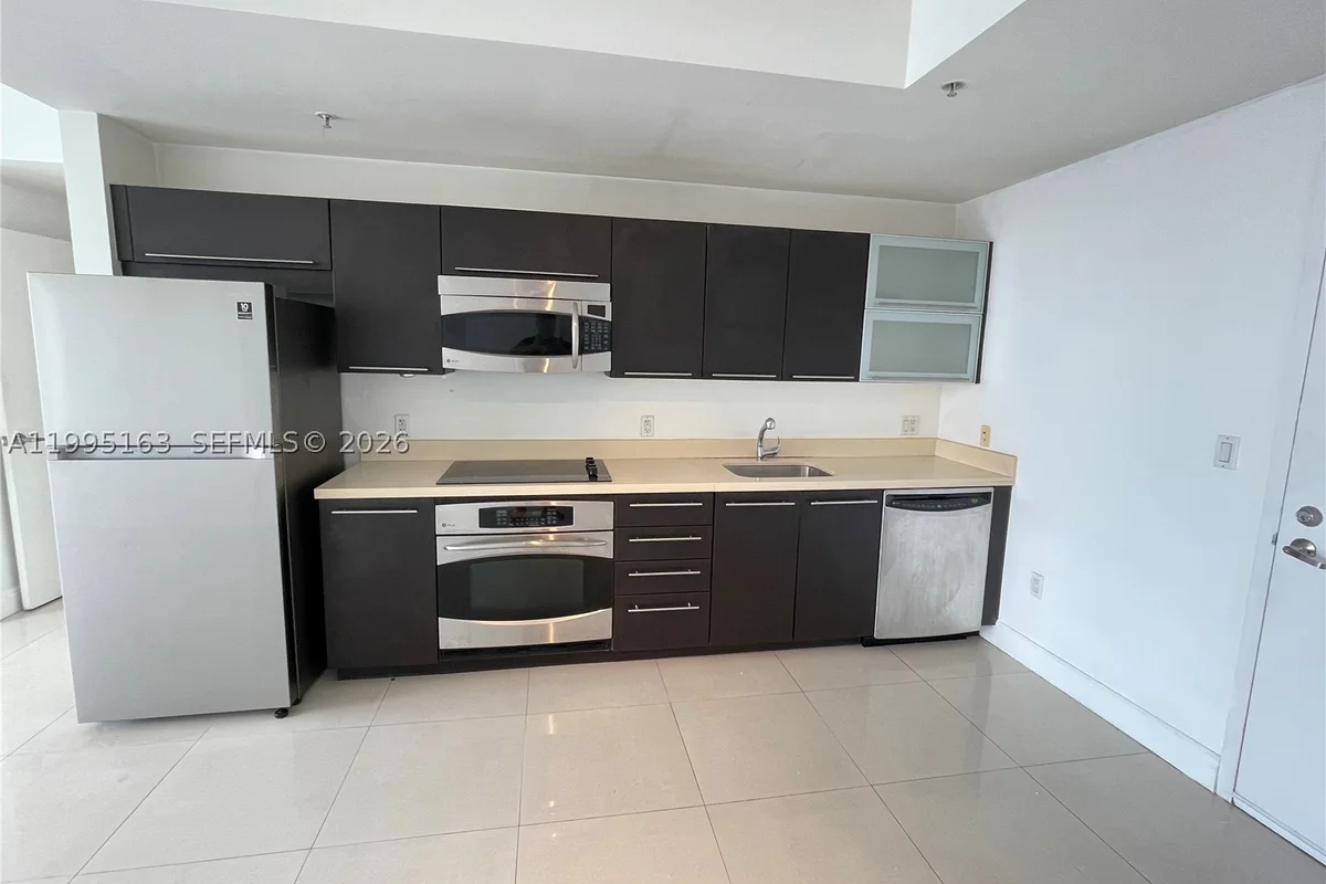90 SW 3rd St #1809, Miami: photo 1 of 34