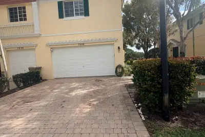 7644 Foxcroft Ln, Davie: photo 1 of 32