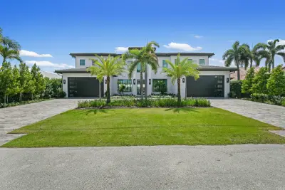 2408 Azure Cir, Palm Beach Gardens: photo 1 of 76