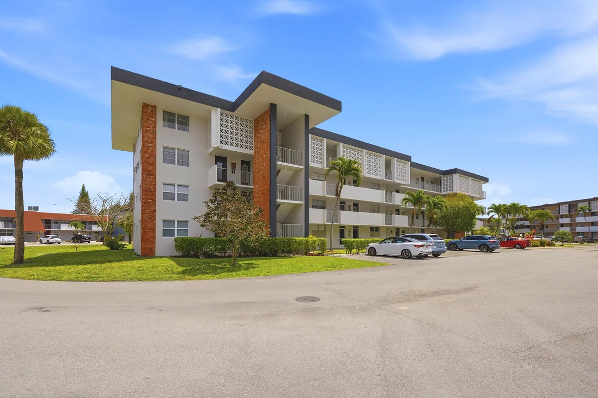 2991 NW 46th Ave #303, Lauderdale Lakes: photo 1 of 43