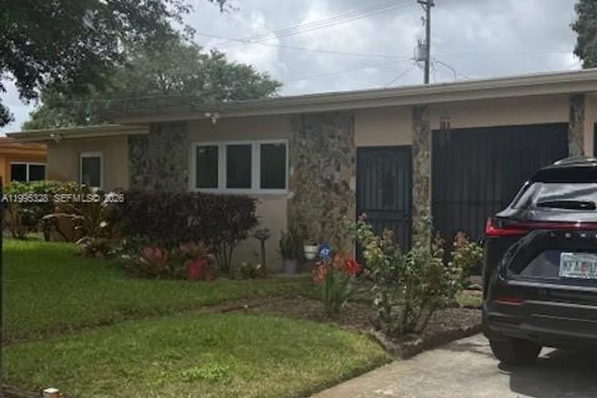 16300 NW 21st Ave, Miami Gardens: photo 1 of 15