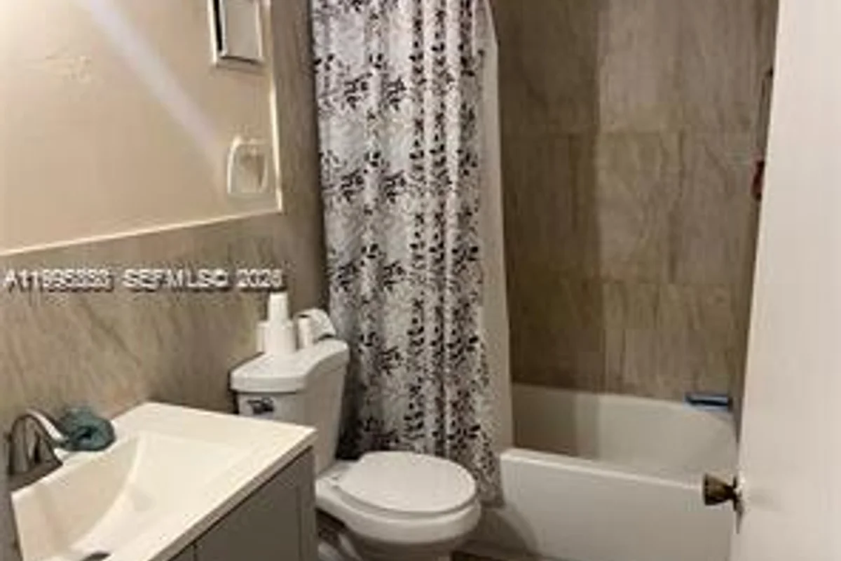 3301 NW 47th Ter #113, Lauderdale Lakes: photo 1 of 3