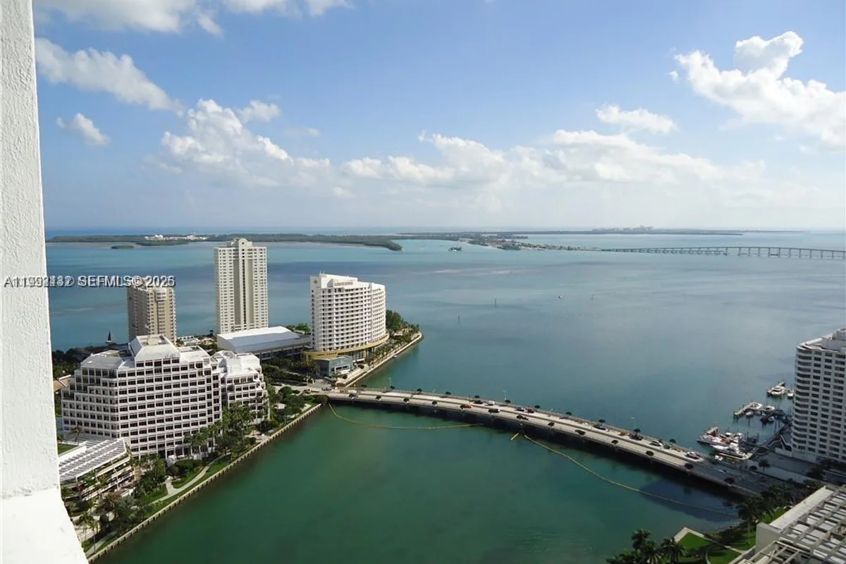 495 Brickell Ave #3909, Miami: photo 1 of 11