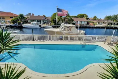 2866 NE 30th St #3, Fort Lauderdale: photo 1 of 42