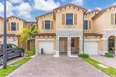 10254 SW 228th Ter, Miami: photo 1 of 29