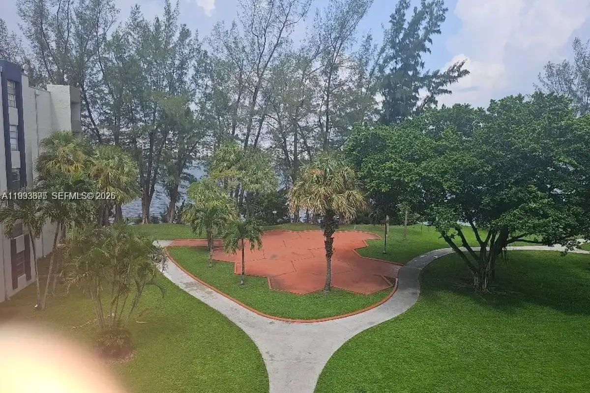 10000 NW 80th Ct #2415, Hialeah Gardens: photo 1 of 8