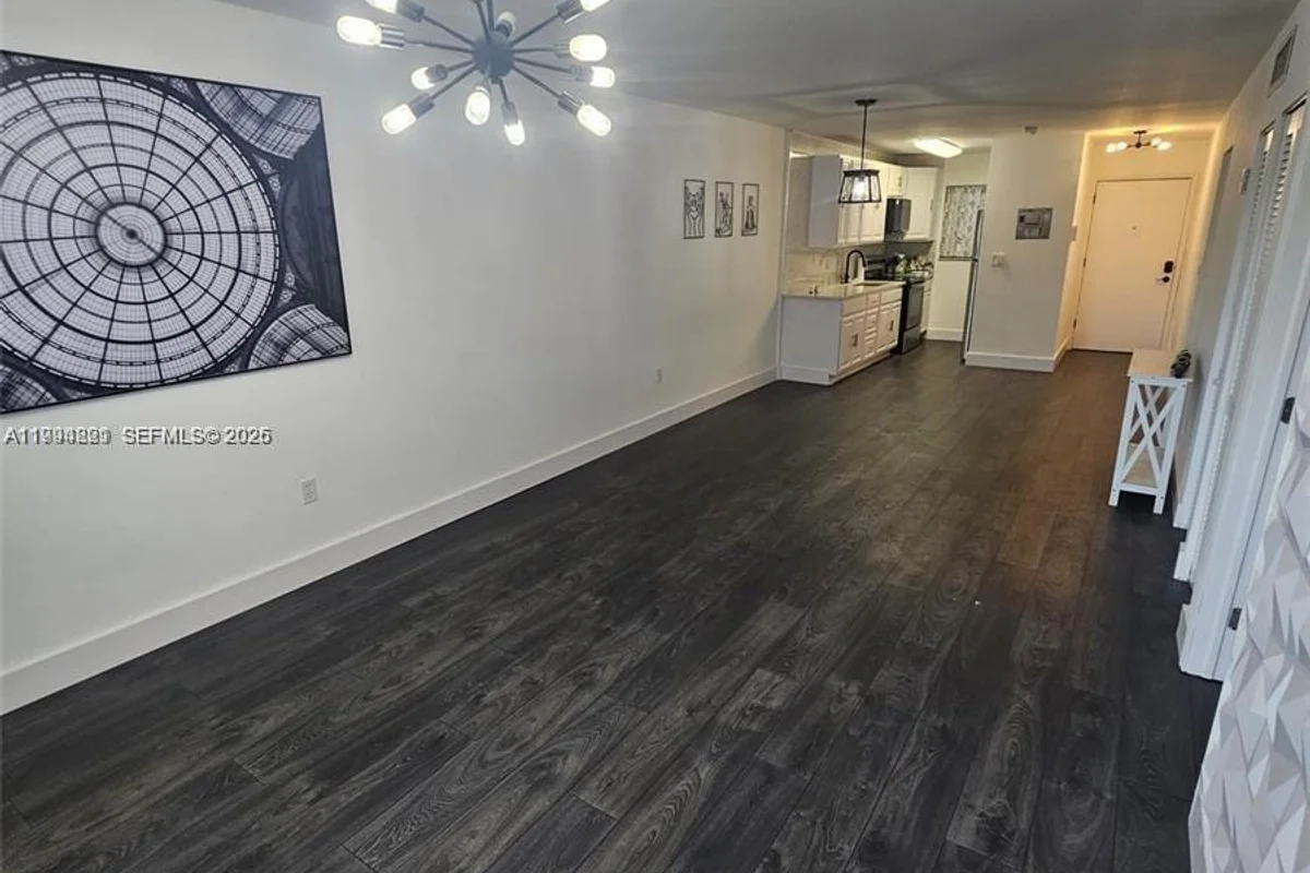 6055 W 19th #209, Hialeah: photo 1 of 12