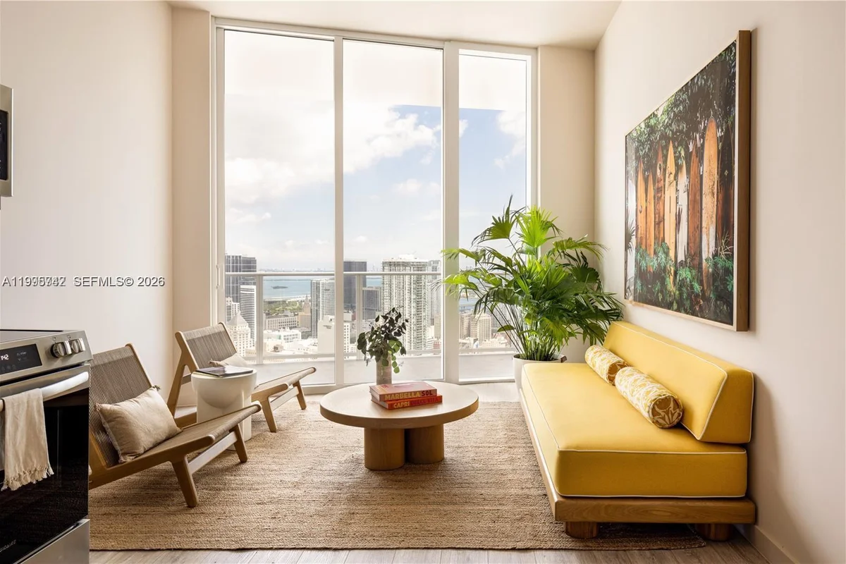 275 SW 6th St #806, Miami: photo 1 of 24