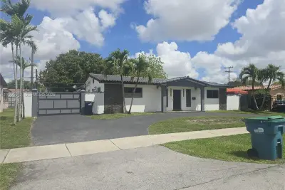 9725 SW 15th St, Miami: photo 1 of 18