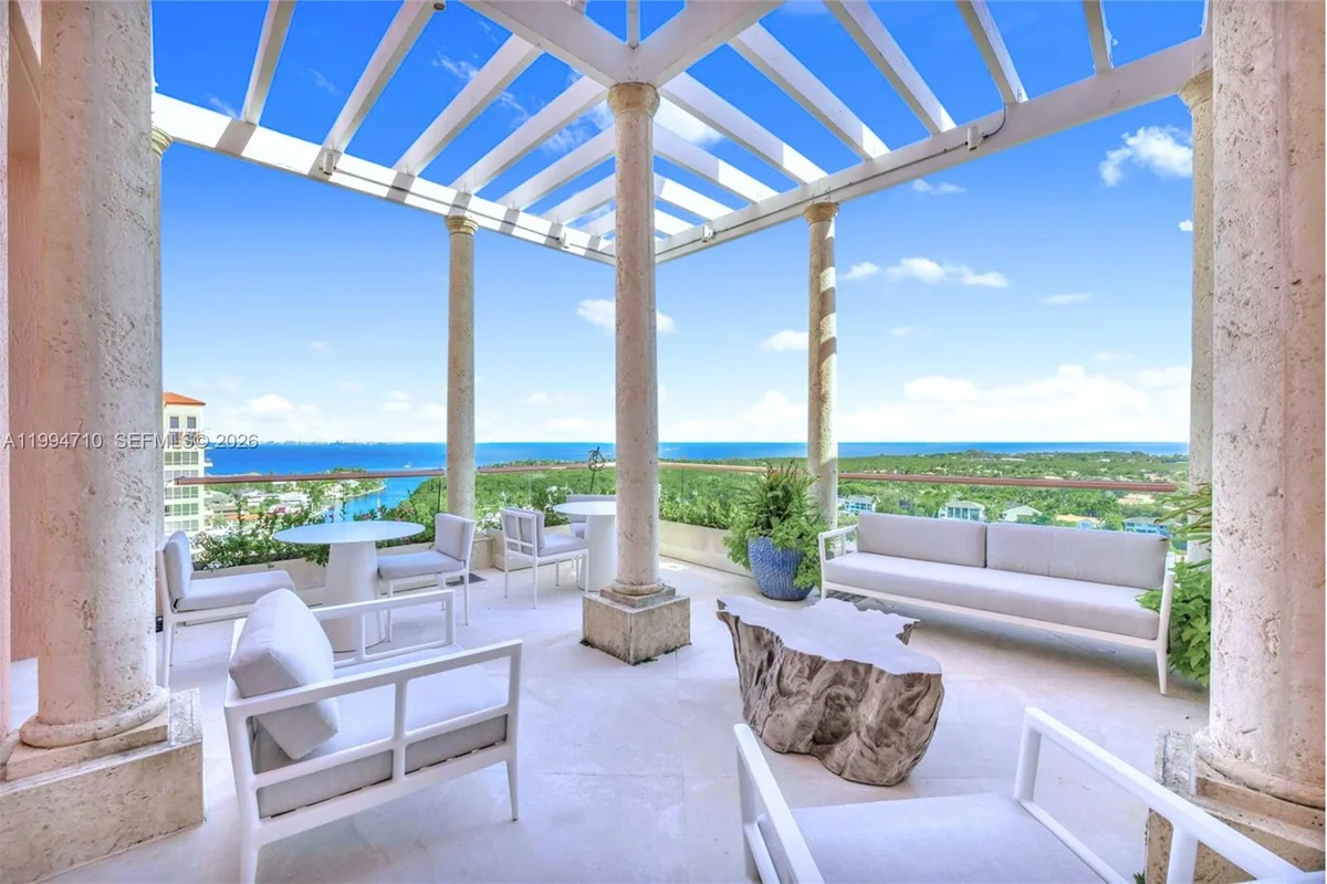 60 Edgewater Dr #TS-A, Coral Gables: photo 1 of 36