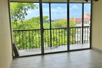 3771 Environ Blvd #650, Lauderhill: photo 1 of 31