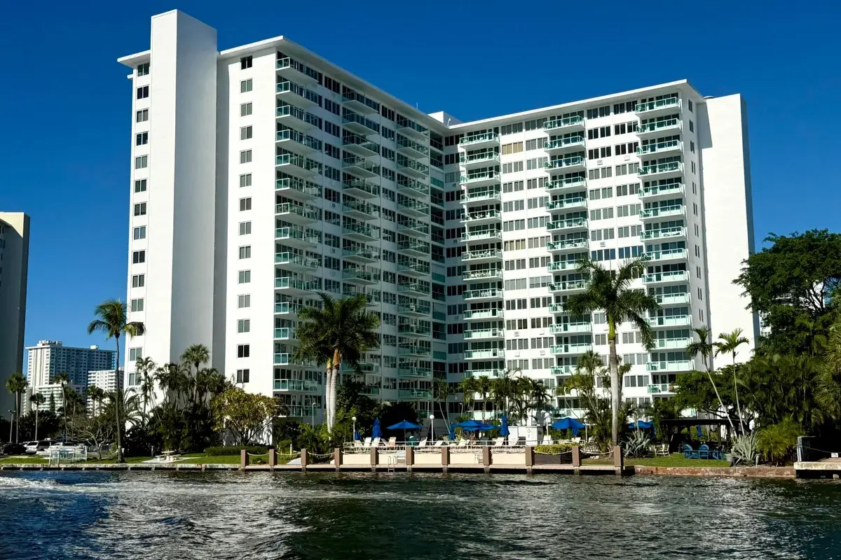 3233 NE 34th St #1112, Fort Lauderdale: photo 1 of 24