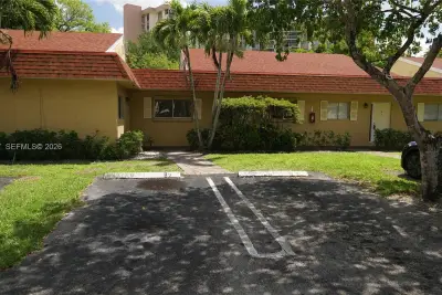 10722 La Placida Dr #9-B2, Coral Springs: photo 1 of 37