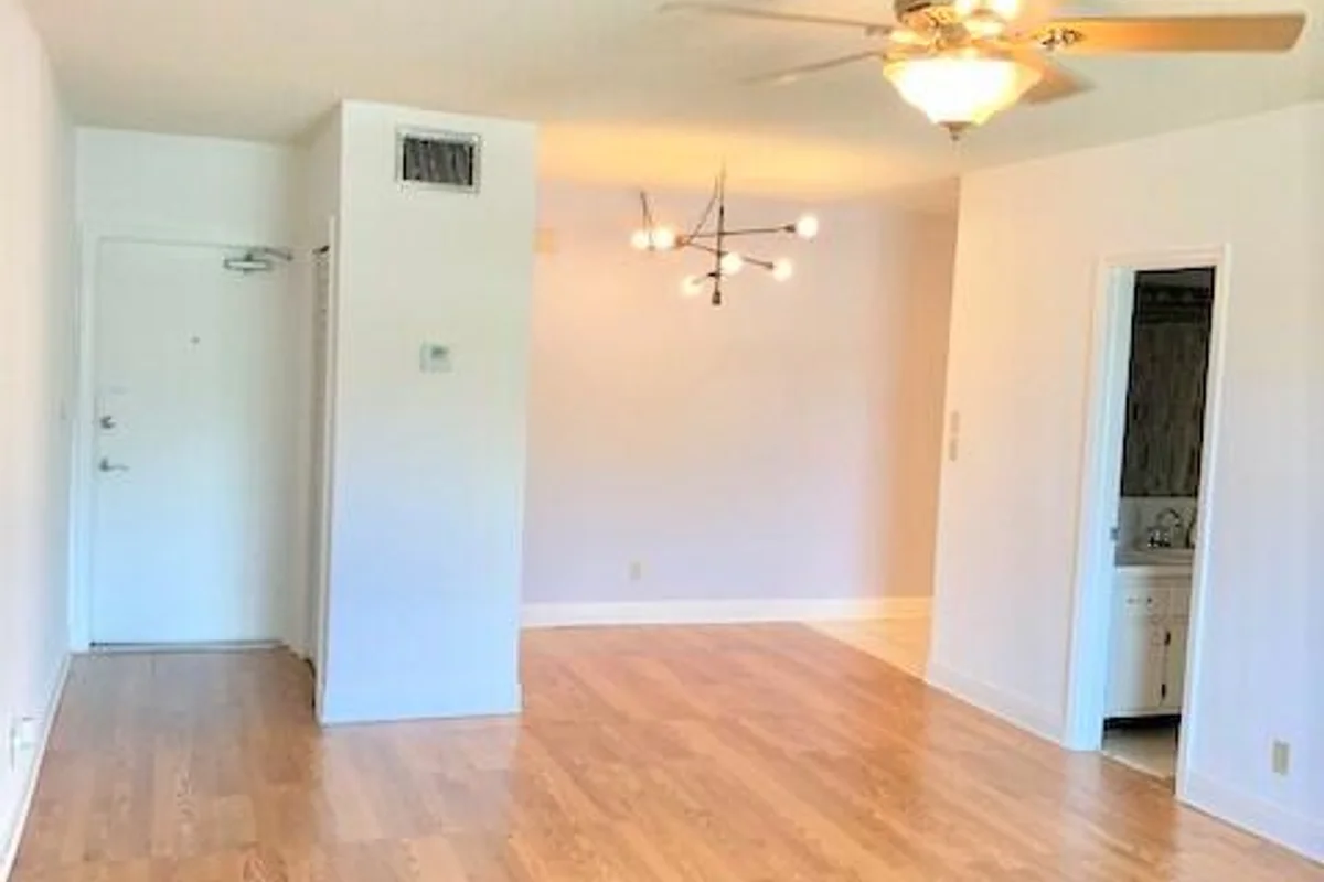 2426 SE 17th St #307a, Fort Lauderdale: photo 1 of 16