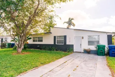 920 NW 84th St, Miami: photo 1 of 19