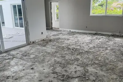 290 NW 125th Ave, Miami: photo 1 of 28