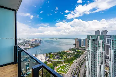 398 NE 5th St #4716, Miami: photo 1 of 10