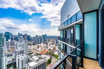 398 NE 5th St #4412, Miami: photo 1 of 10