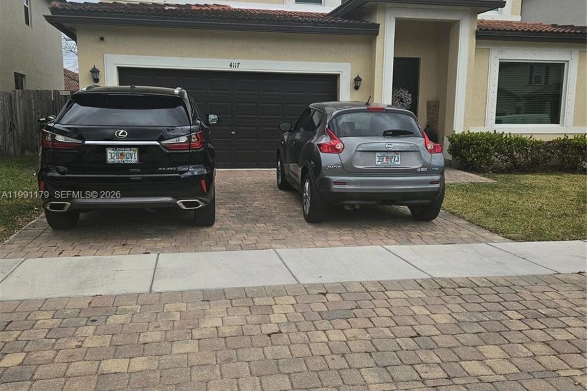 4117 NE 21st St, Homestead: photo 1 of 26
