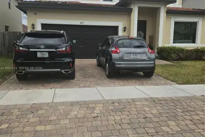 4117 NE 21st St, Homestead: photo 1 of 26