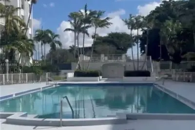 496 NW 165th St Rd #D-611, Miami: photo 1 of 8