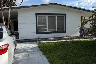 821 NE 6th St #2, Hallandale Beach: photo 1 of 25