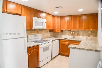 733 SE 1st Way #206, Deerfield Beach: photo 1 of 34