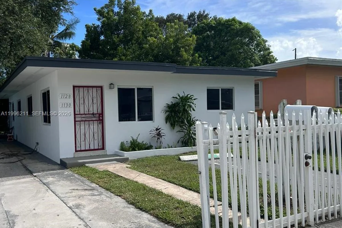 1128 NW 76th St, Miami: photo 1 of 33
