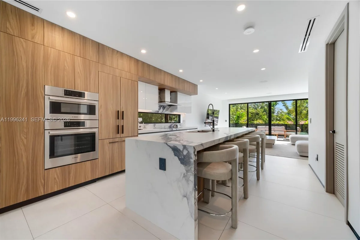 420 SW 15th Rd, Miami: photo 1 of 48