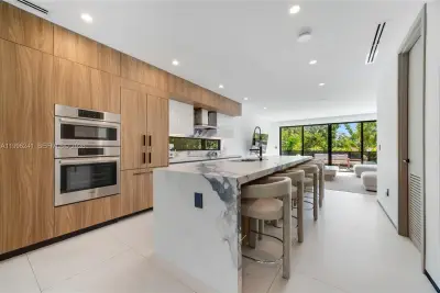 420 SW 15th Rd, Miami: photo 1 of 48
