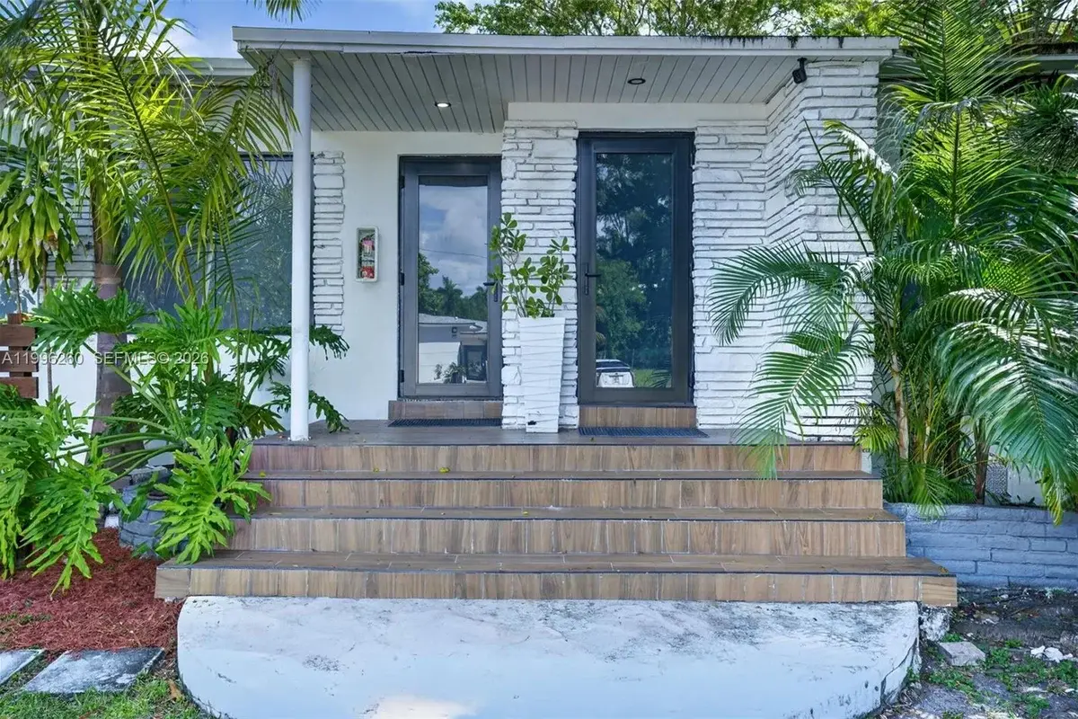 7811 NE 10th Ct, Miami: photo 1 of 41
