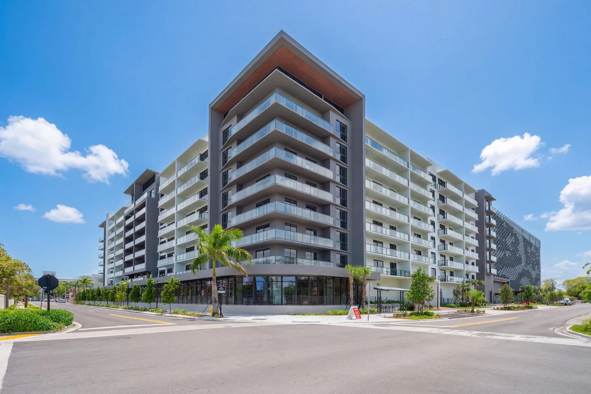 1650 NE 124th St #716, North Miami: photo 1 of 48