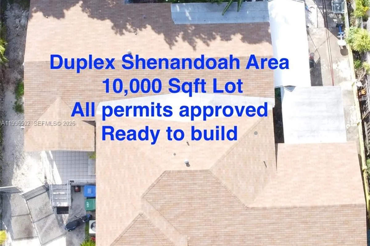 1660 SW 24th Ave, Miami: photo 1 of 13