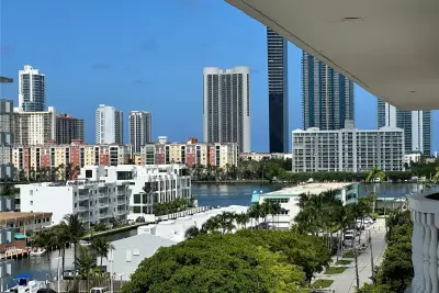 Condo in North Miami Beach: photo 1 of 31