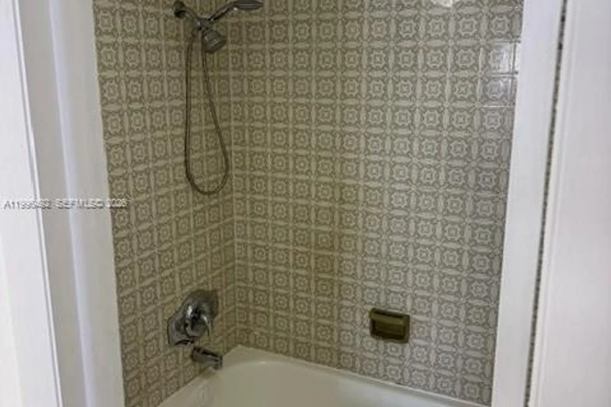 3545 NE 167th St #503, North Miami Beach: photo 1 of 15
