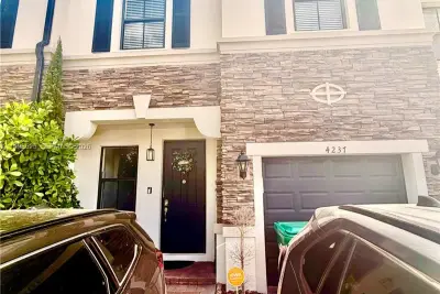 4237 SW 164th Path, Miami: photo 1 of 15