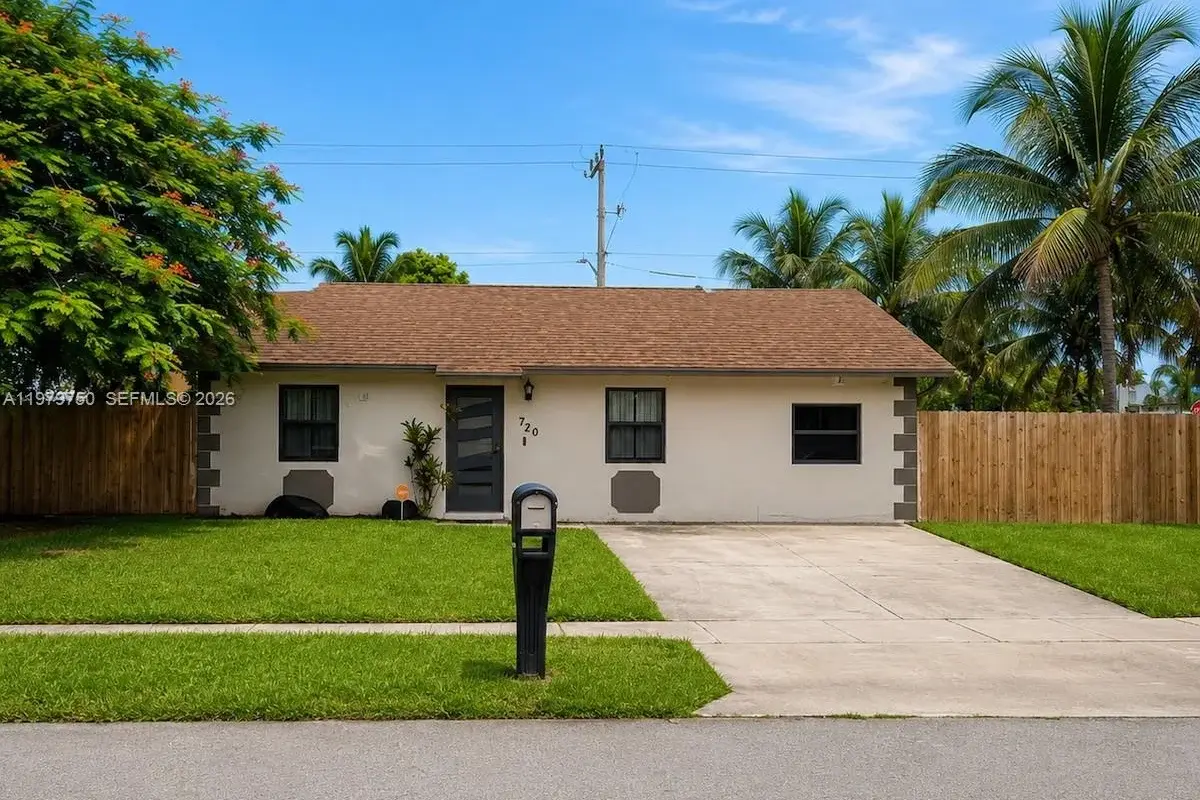 720 SW 81 Ter, North Lauderdale: photo 1 of 16