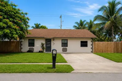 720 SW 81 Ter, North Lauderdale: photo 1 of 16