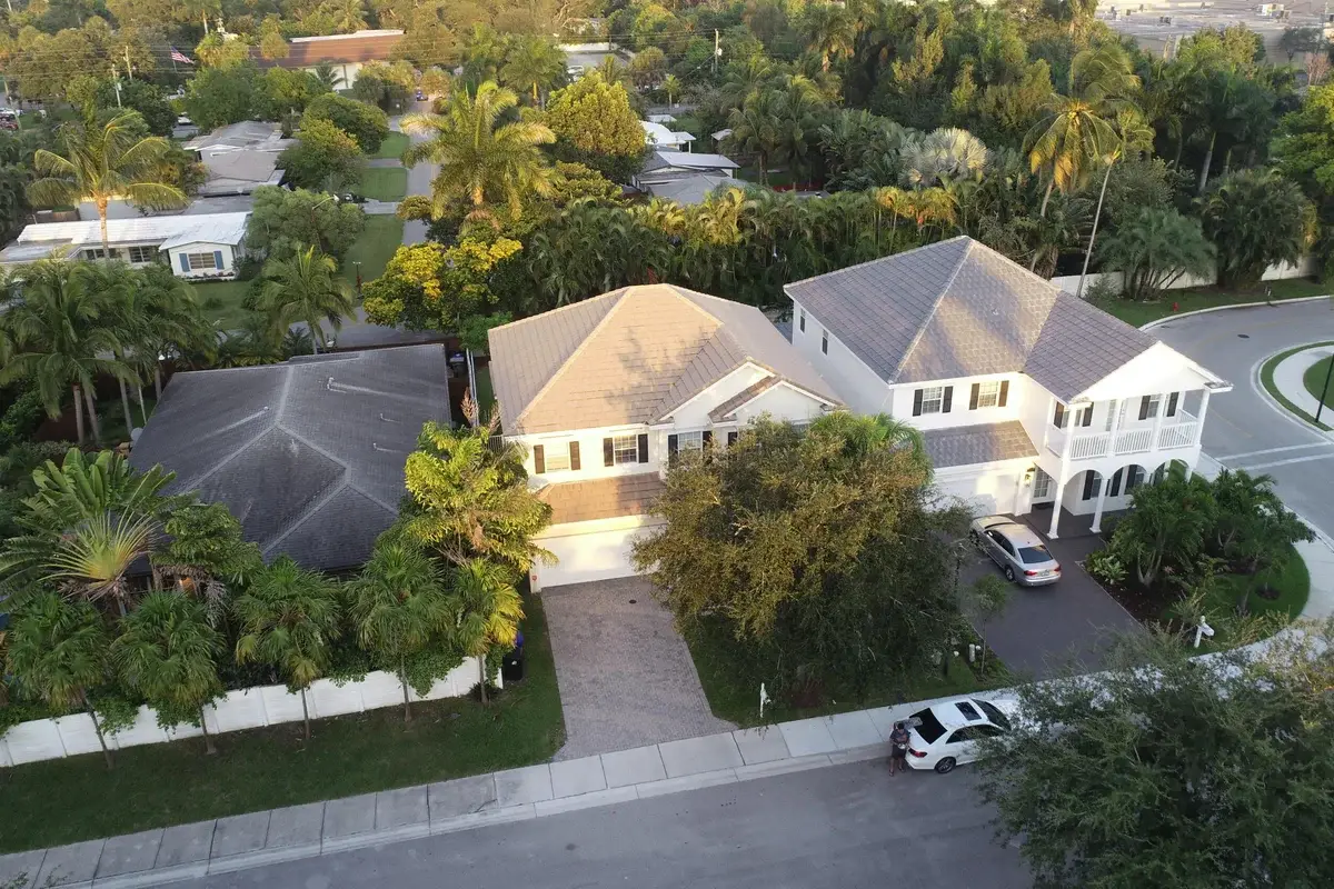 2200 SW 13th Ave, Fort Lauderdale: photo 1 of 21
