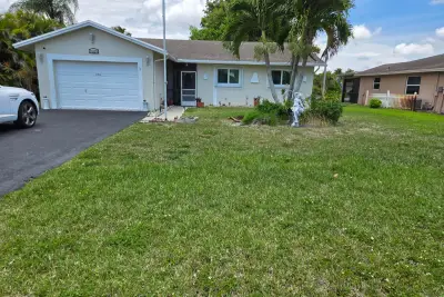 10125 NW 71st St, Tamarac: photo 1 of 17